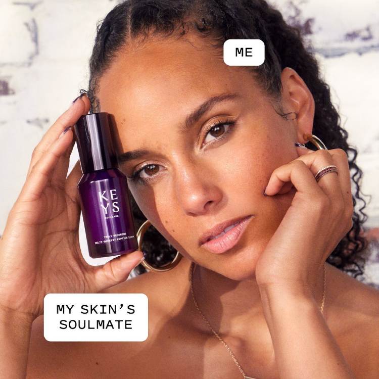 Alicia Keys em campanha para própria marca de skincare.