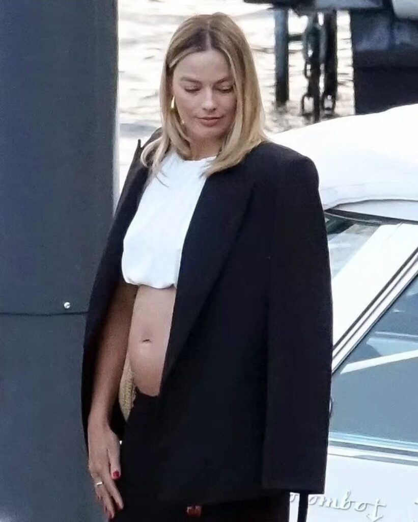 Margot Robbie é uma das famosas grávidas