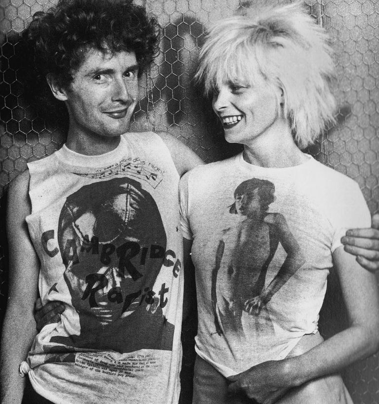 Vivivenne Westwood com Malcolm McLaren, empresário da banda Sex Pistols, 