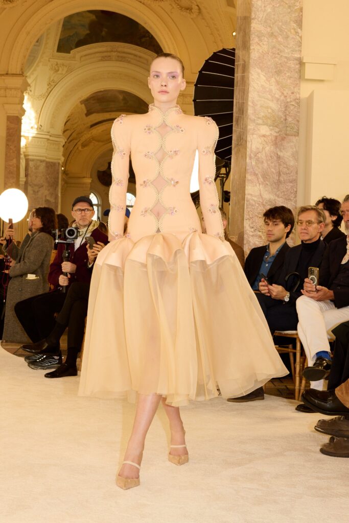 Desfile Haute Couture Schiaparelli 2025 