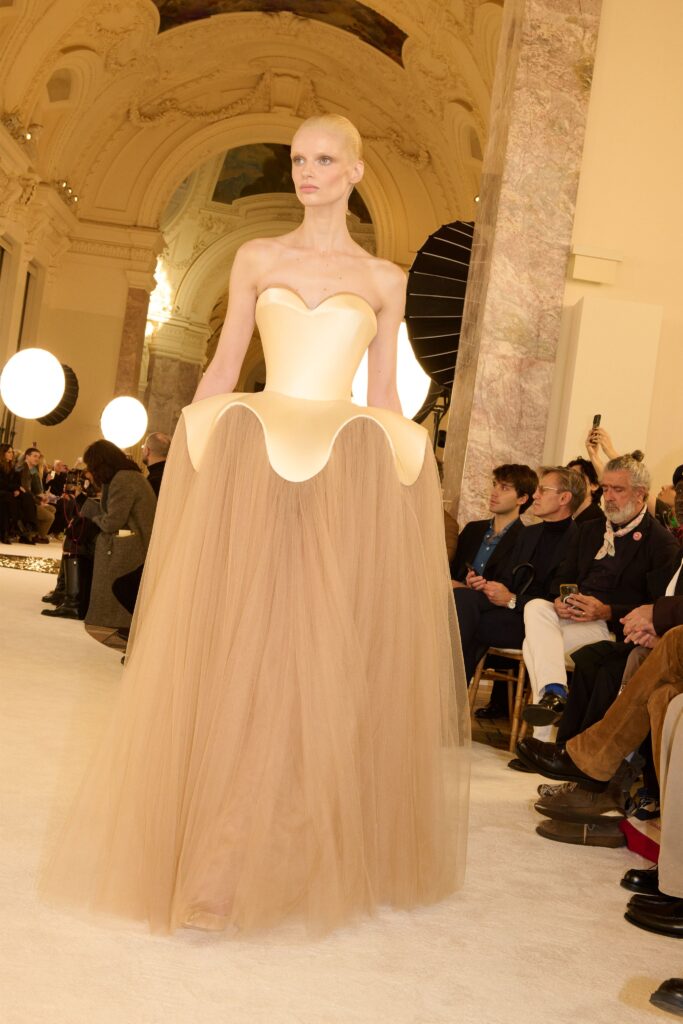 Desfile Haute Couture Schiaparelli 2025 