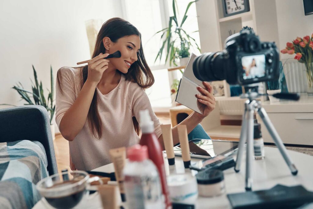 Como as tendências virais do TikTok influenciam o mundo da beleza?