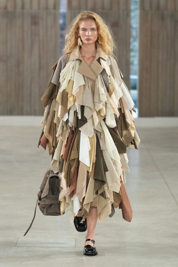 MFW 2026: Moschino transforma o banal em luxo