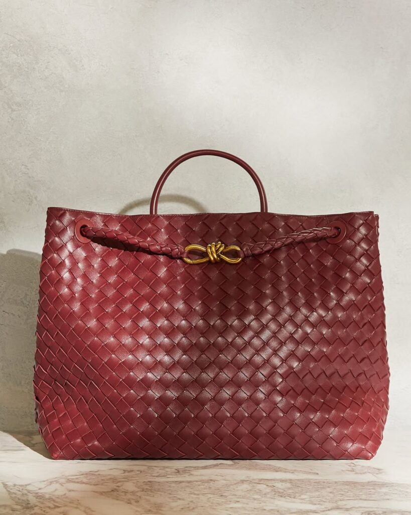 Bolsa Andiamo, criação de Matthieu Blazy, novo diretor criativo da Chanel, para a Bottega Veneta