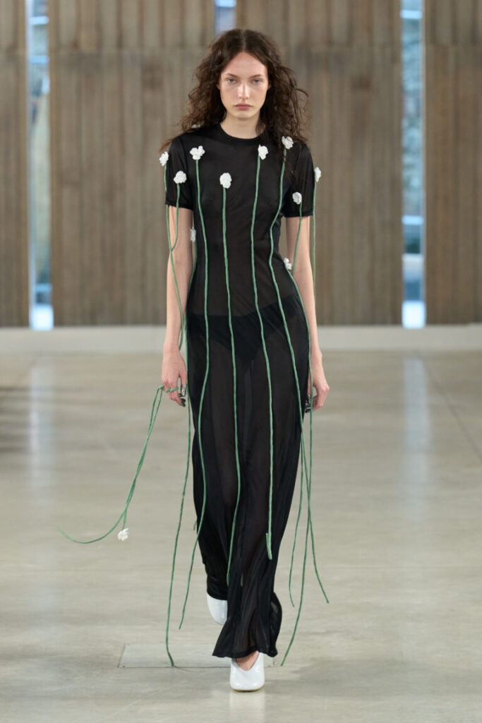 MFW 2026: Moschino transforma o banal em luxo