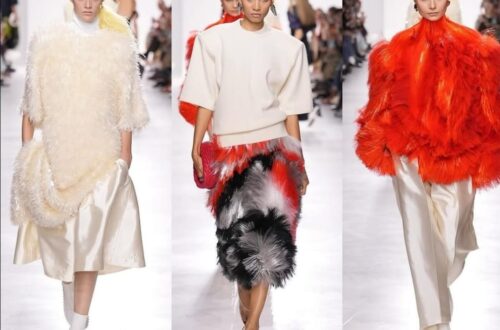 Imagem de três looks do desfile de estreia de Louise Trotter na Bottega Veneta.