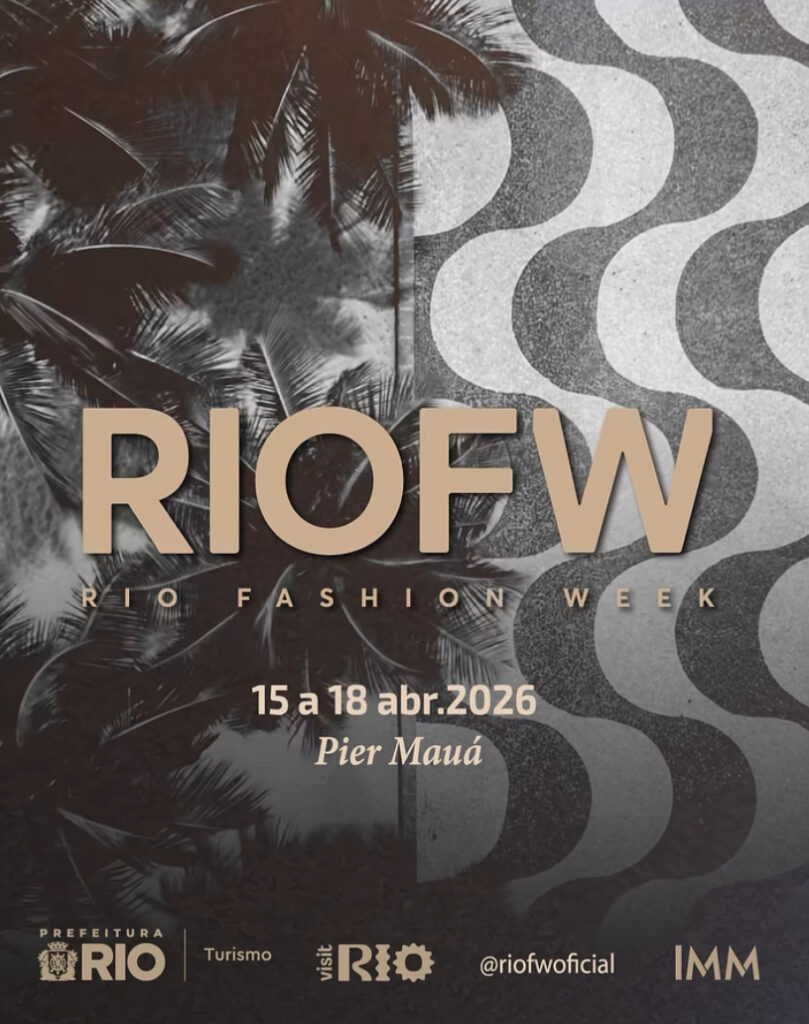 Identidade visual da Rio Fashion Week: O nome do evento aparece em frente a um fundo com o padrão do calçadão de Copacabana