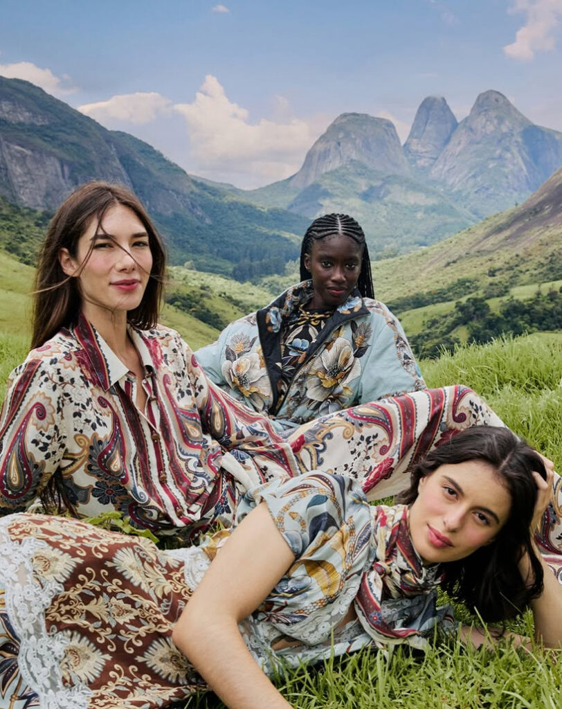 Modelos vestem roupas da Farm, marca que pode marcar presença na Rio Fashion Week em 2026