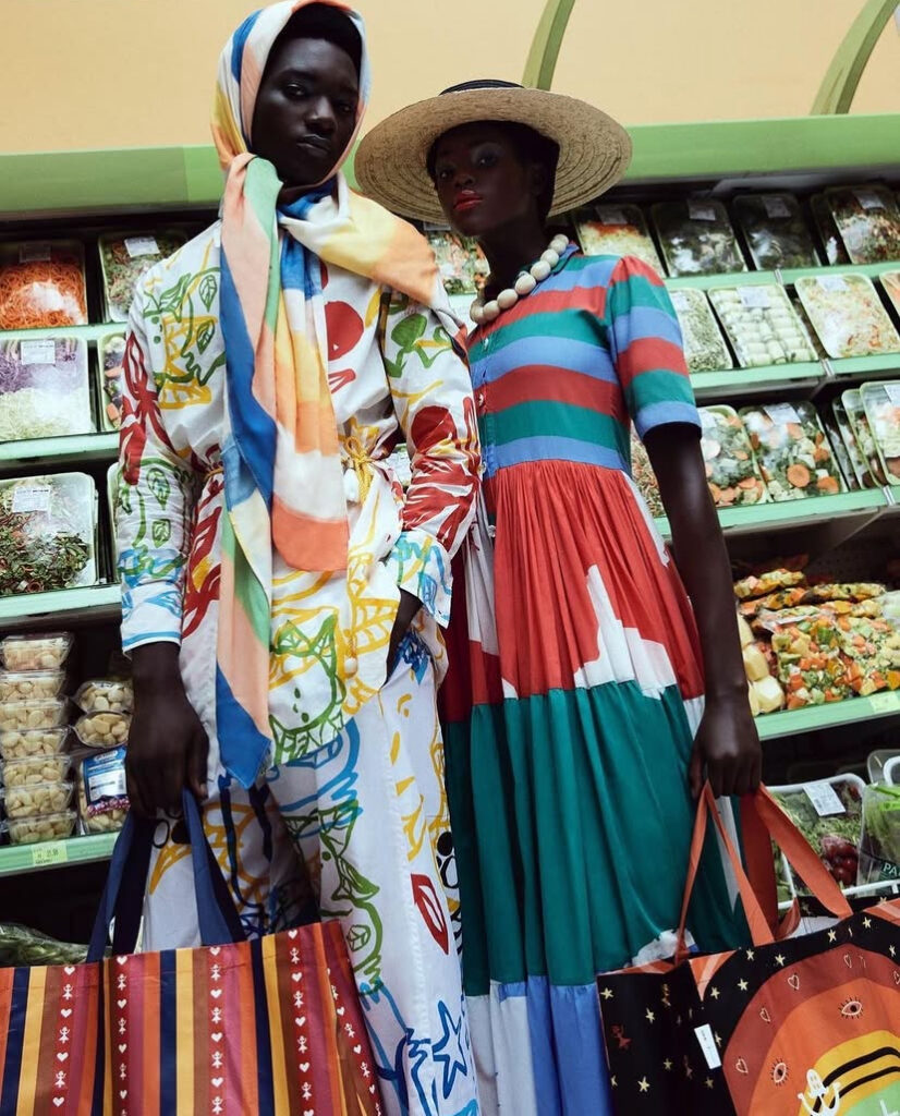 Modelos vestem roupas da Isabela Capeto, marca que pode marcar presença na Rio Fashion Week em 2026