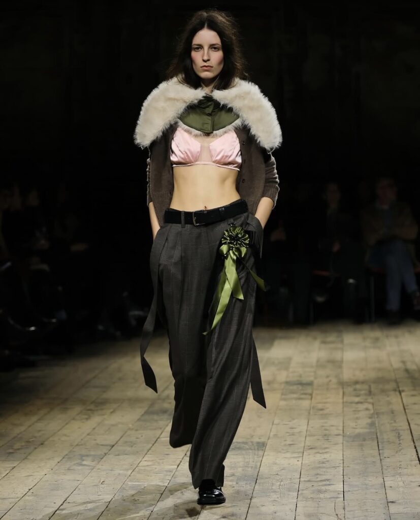 Exemplo da Moda de 2026 e seu impacto na autoimagem.