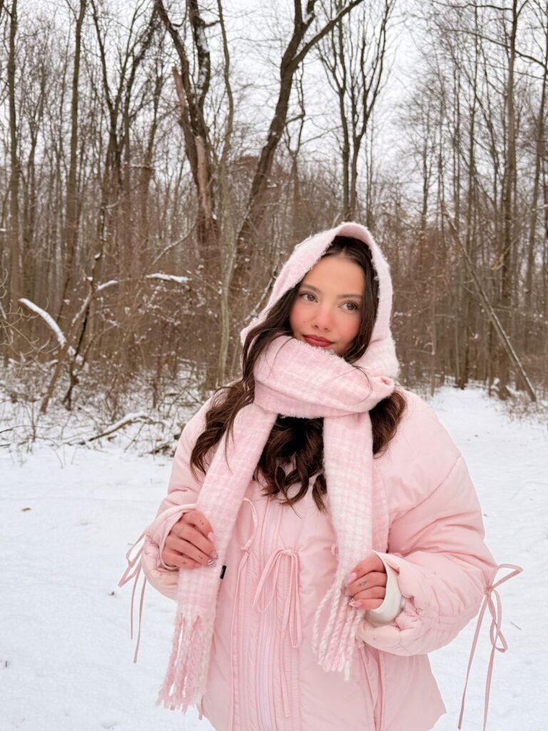 Scarf peludinha – um item que não podem faltar na sua mala em uma viagem para o frio