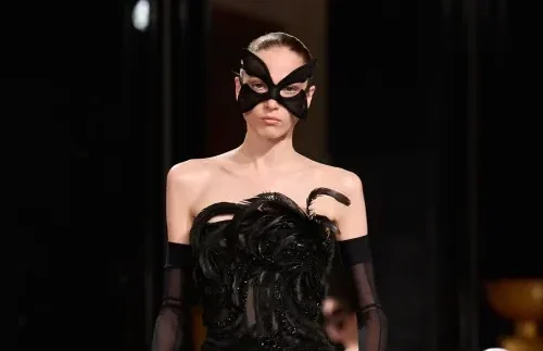Elie Saab encantou o público em Paris
