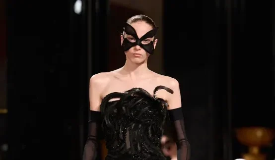 Elie Saab encantou o público em Paris